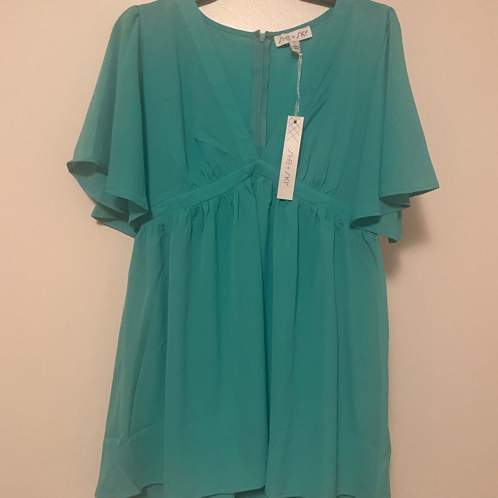 Women’s v neck green tunic top size large never worn.